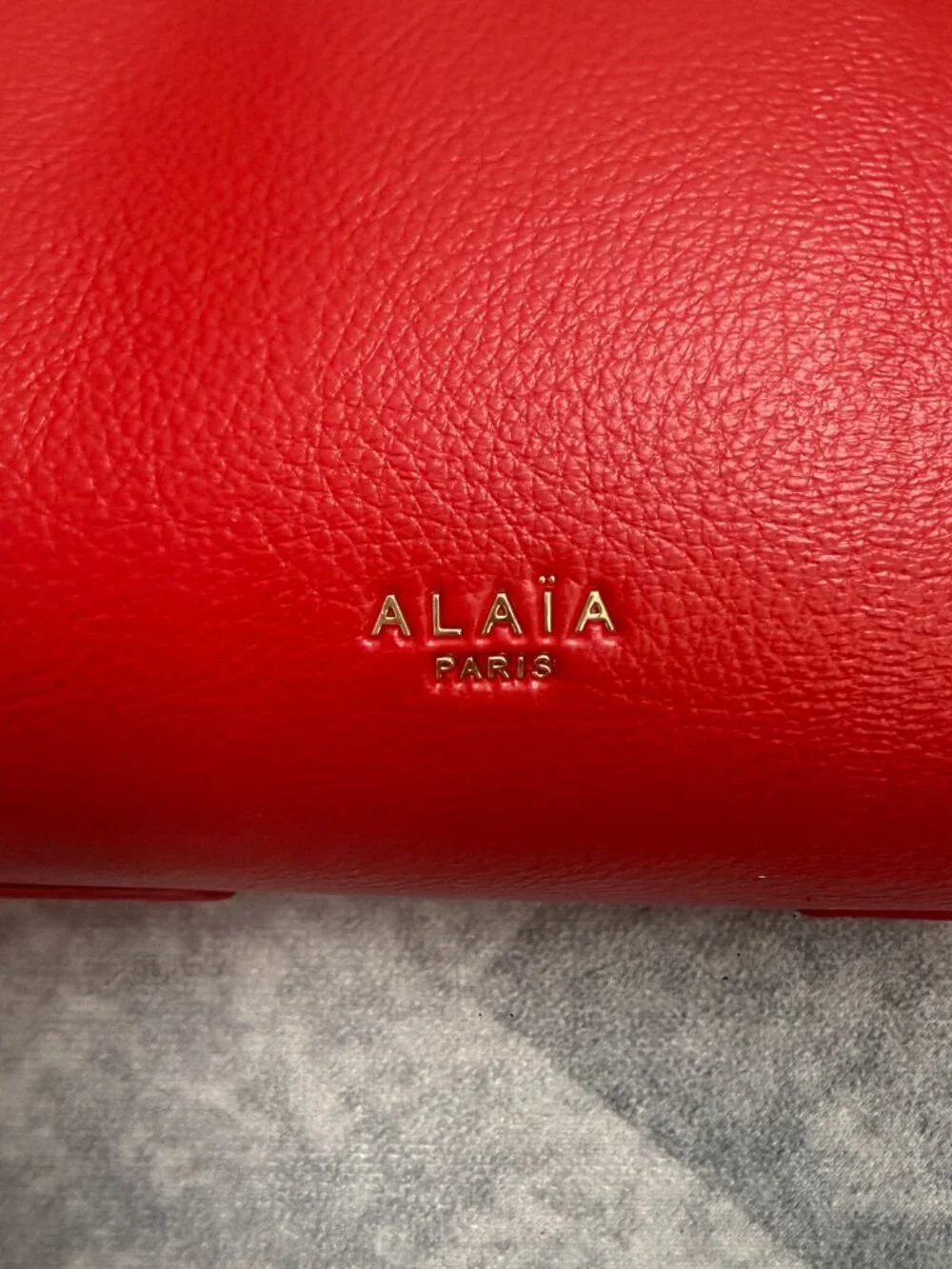 Elegant Slim Rectangular Underarm Shoulder Bag, Red Pebbled Faux‑Leather Zip‑